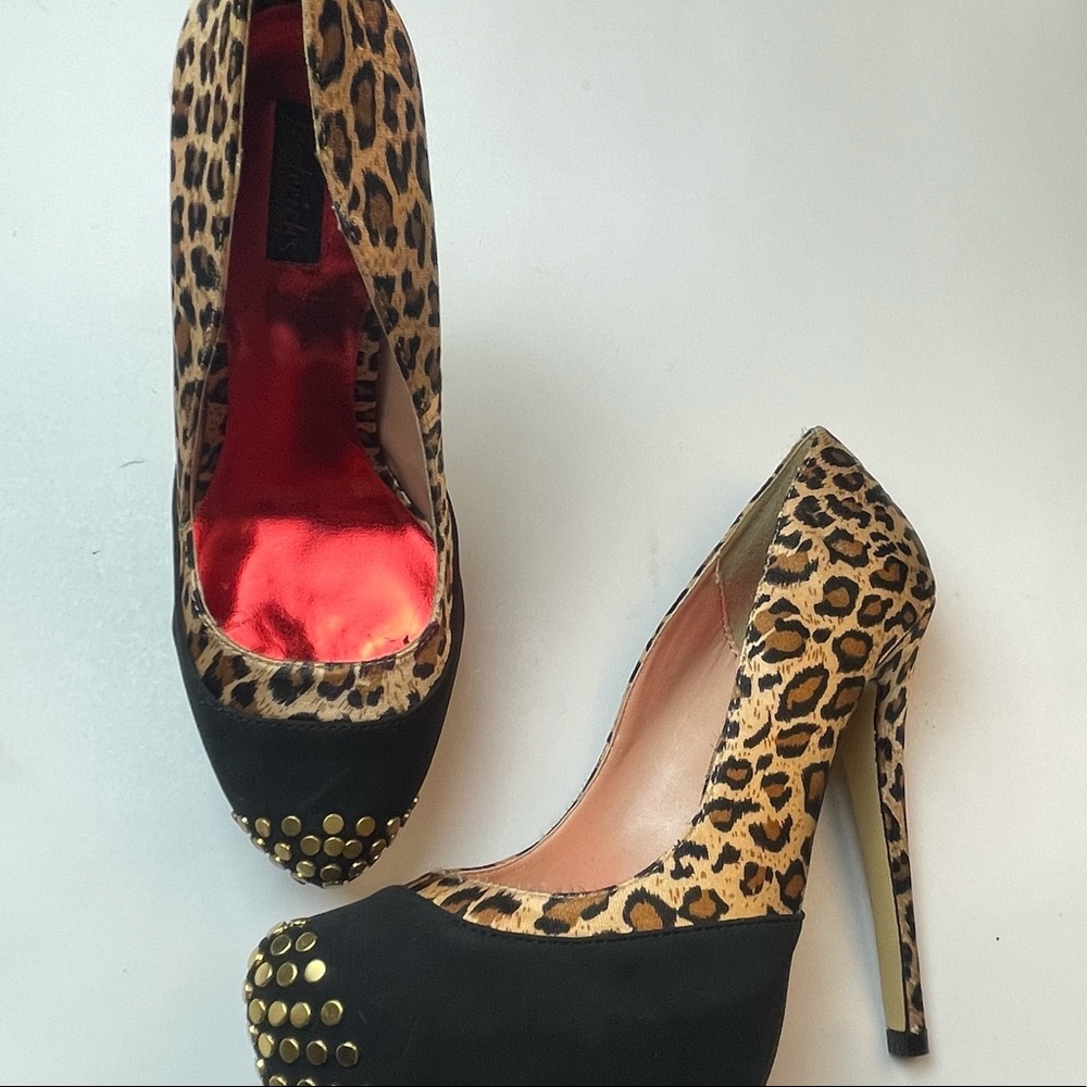 Frederick’s Cheetah Print Platform Stripper Heels Size 7.5